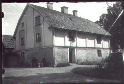 Byggnad.
