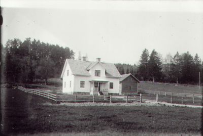 Byggnad på tomt.
Nyckelord: Gärde Stake
