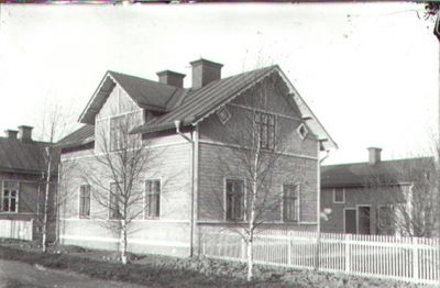 Byggnad.
Nyckelord: Staket