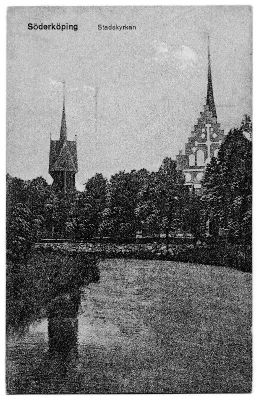En kyrka och ett klocktorn
Nyckelord: Kyrka Klockstapel Stadskyrka