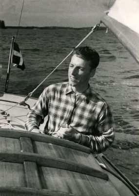 Man på segelbåt
Anders Järvehed
Nyckelord: segelbåt