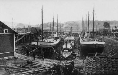 Båtar i skeppsdocka
Nyckelord: Skeppsdocka