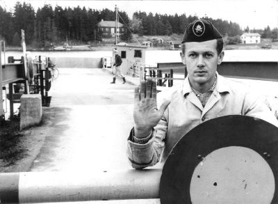 Färjvakt som stoppar trafik
Bo Nilsson
Nyckelord: Färja Uniform