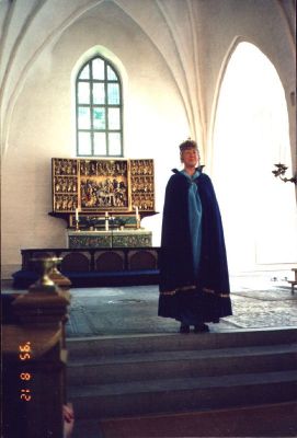 Kvinna utklädd till drottning
Nyckelord: Kyrka Dräkt