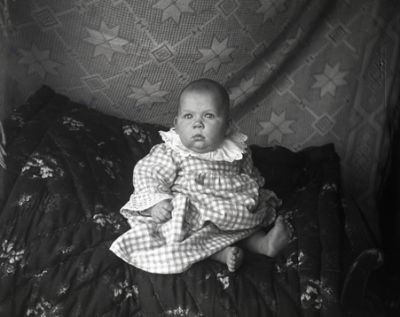 Sittande baby
