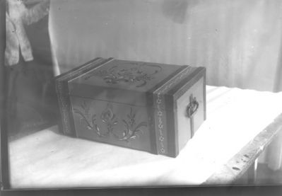 Kista (gesällprov).
Nyckelord: Utsmyckning