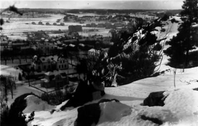 Utsikt med byggnad i bakgrunden.
Nyckelord: Utsikt Vinter