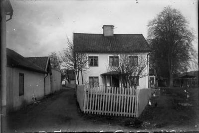 Byggnad
Nyckelord: Staket Höna