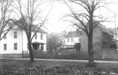 Byggnad.
Nyckelord: Stenmur