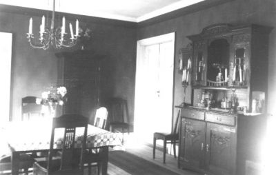 Möblerat rum.
Nyckelord: Matsal