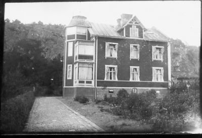 Byggnad på tomt.
Nyckelord: Gatsten