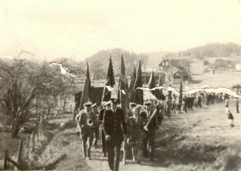 Demonstrationståg
Nyckelord: Fana Uniform