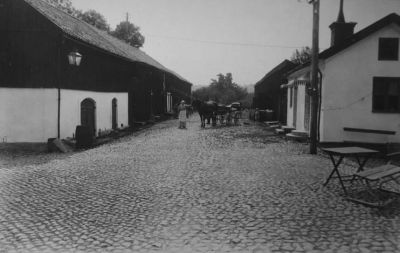 Hästekipage på hållgård
Nyckelord: Häst Vagn Kullersten