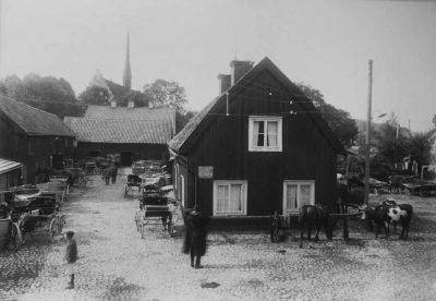 Handelsgård
Nyckelord: Häst Oxe Hästkärra Luftledning Skylt