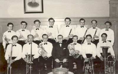 15-mannaorkester
Nyckelord: Orkester Musikinstrument
