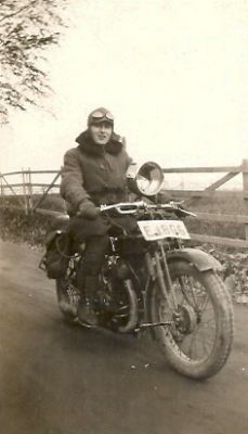 Man på motorcykel
Nyckelord: Motorcykel