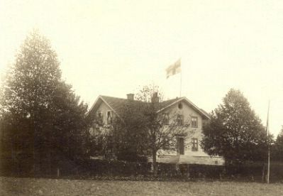 Större byggnad på landet
Nyckelord: Skola
