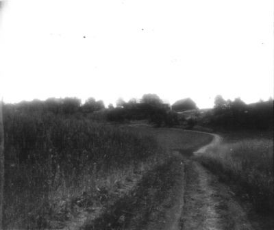 Hus på landsbygden
Nyckelord: Väg