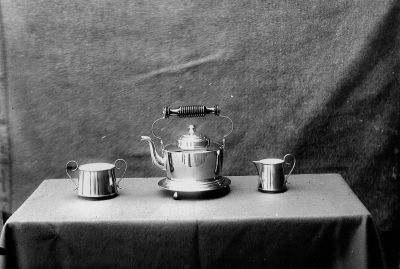 Kaffepanna, gräddkanna och sockerskål
Nyckelord: Kaffepanna Gräddkanna Sockerskål