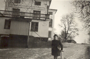 Flicka med spark
Nyckelord: Spark