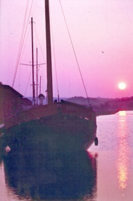 Kvällsbild över vattendrag
