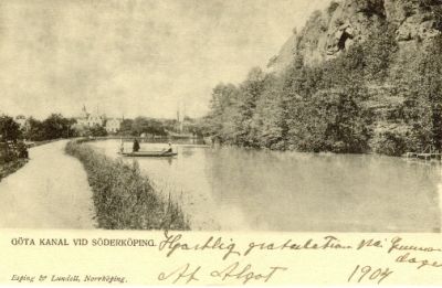 Roddbåt på vattendrag
