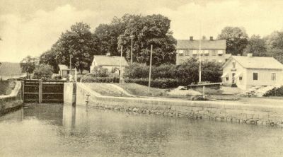 Byggnader invid sluss
