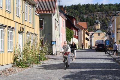 2 cyklister på gata
