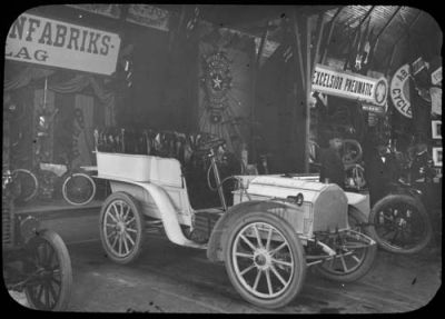 Bilutställning
Nyckelord: Bil Reklamskylt