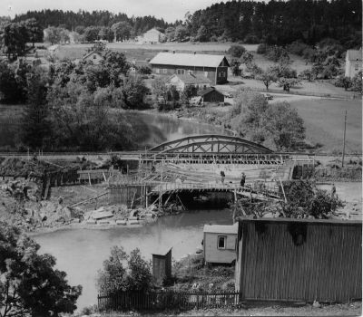 Järnvägsbro och bygge av landsvägsbro
Nyckelord: Bro