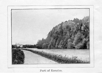 Vattendrag utmed berg
Nyckelord: Göta Kanal Kanalbank