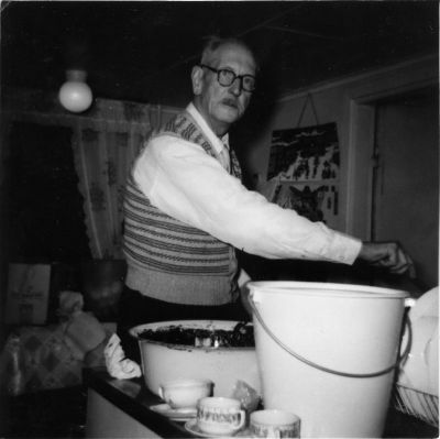 Man vid diskbänk
Axel Jansson
