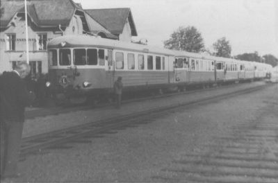 Rälsbuss vid järnvägsstation
Nyckelord: Rälsbuss Järnväg