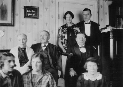 8 personer i rum
Nyckelord: Bonad