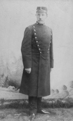 Man i uniform
Nyckelord: Uniform