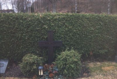 Kors på kyrkogård
