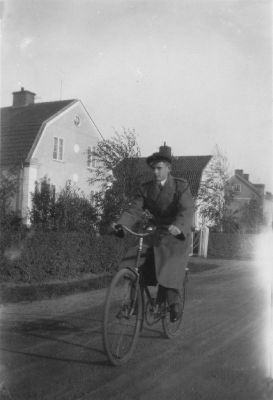 Cyklande man
Keywords: Cykel