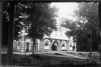 Byggnad.
