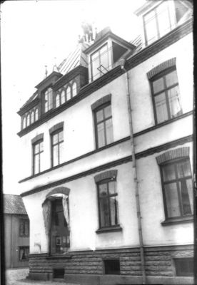 Byggnad.
