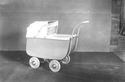 Barnvagn.
