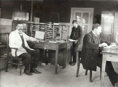 Interiör järnvägsexpedition
Nyckelord: Järnvägsstation