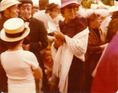 Folkfest
Nyckelord: Dräkt