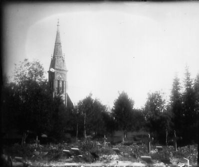 Kyrka med kyrkogård
Nyckelord: Kyrka Kykogård