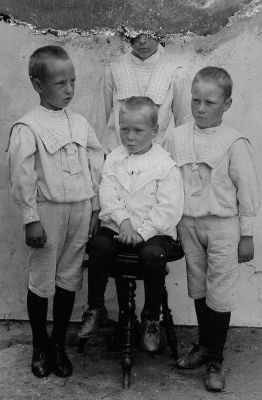 4 pojkar i rum.
Nyckelord: Pall