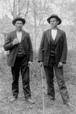 2 män i naturen
Nyckelord: Klockkedja