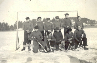 Bandylag på sjöis
Nyckelord: Bandy