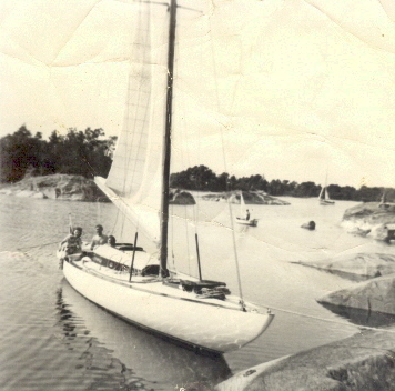 Segelbåt med besättning
