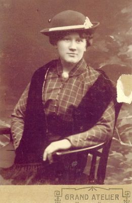 Kvinnoporträtt
Nyckelord: Hatt Dräkt