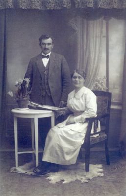 Man och kvinna i rum
