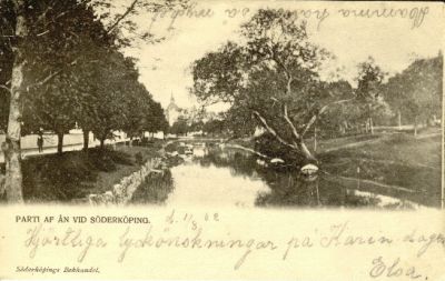 Vattendrag genom stadsbebyggelse
